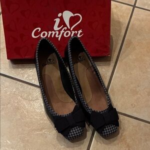 Women's Black Houndstooth Heels with Bow